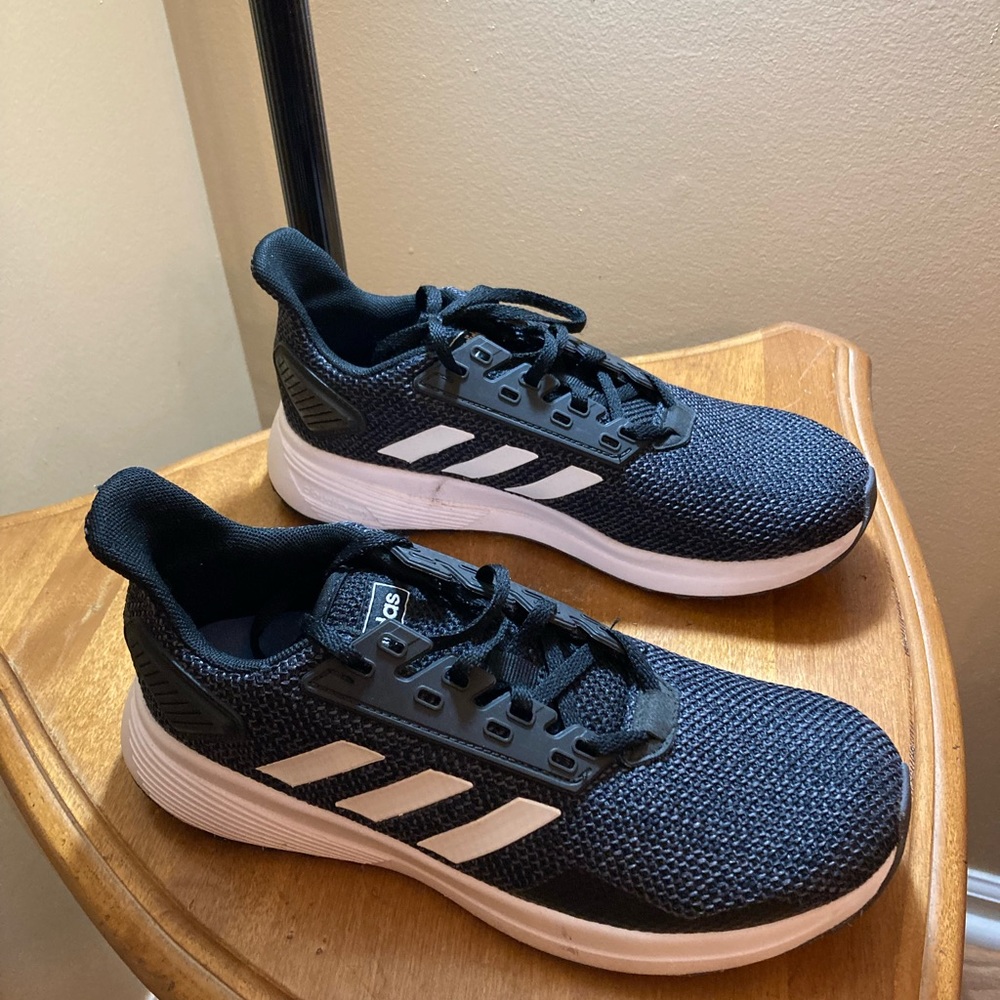 Women’s Adidas Sneakers-Size 7